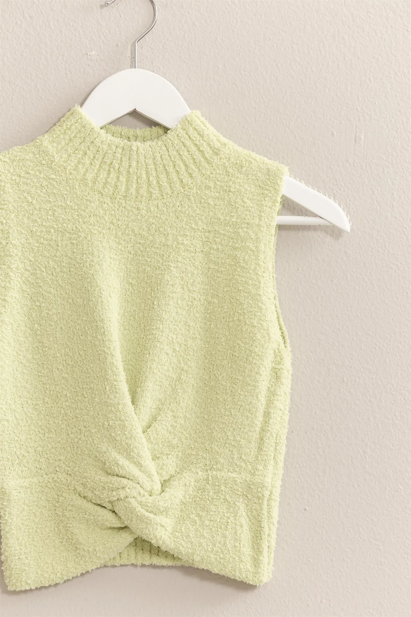 HF24F717-SLEEVELESS FUZZY KNIT TOP