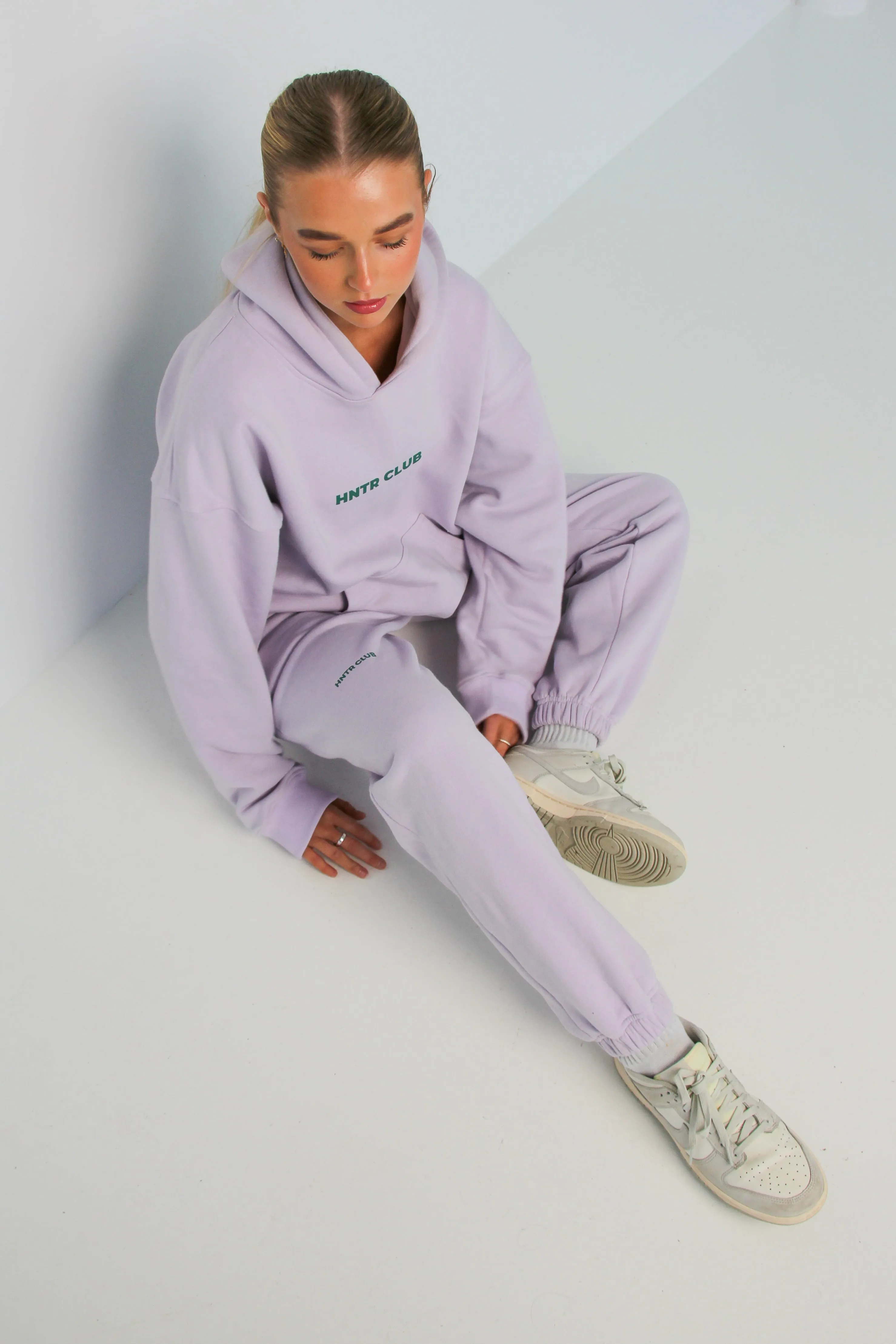 HNTR CLUB TRACKPANT: lilac