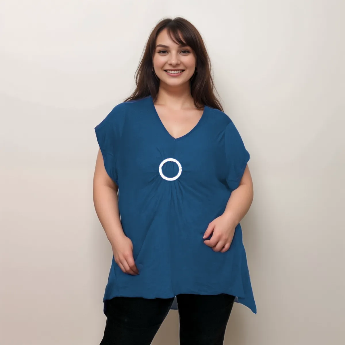 ROCKTHOSECURVES HANKY HEM SHORT SLEEVE V NECK TOP WITH CIRCLE BROOCH