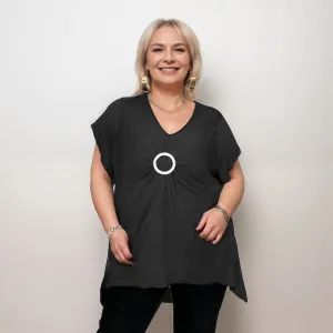 ROCKTHOSECURVES HANKY HEM SHORT SLEEVE V NECK TOP WITH CIRCLE BROOCH