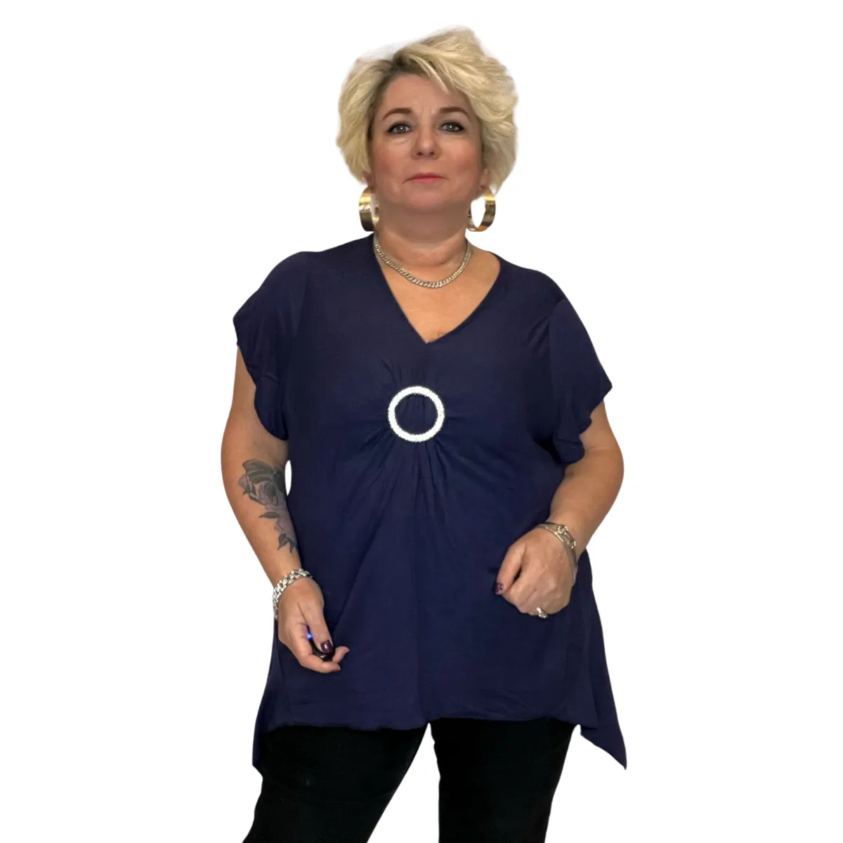 ROCKTHOSECURVES HANKY HEM SHORT SLEEVE V NECK TOP WITH CIRCLE BROOCH